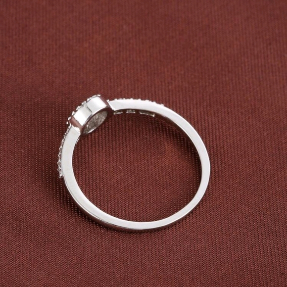 Fashionable Simple Design Cubic Zirconia Inlaid Ring Size 7 - Picture 3 of 8